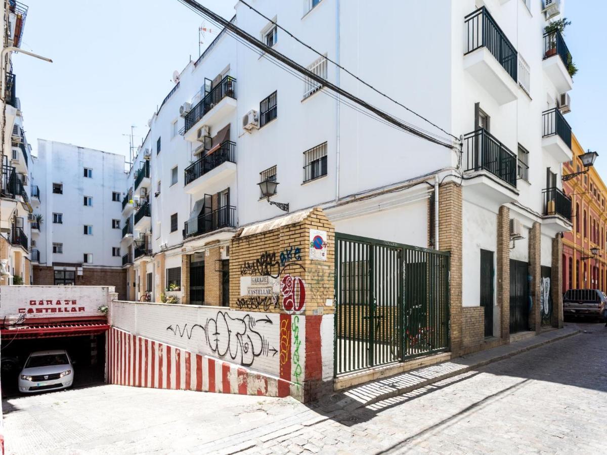 Cs Familias Junto A Plaza De San Marcos * Siviglia